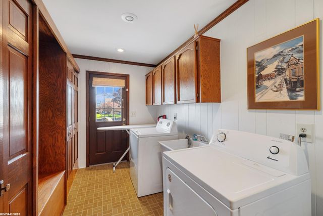49708 Nautical Drive, Chesterfield, MI 48047