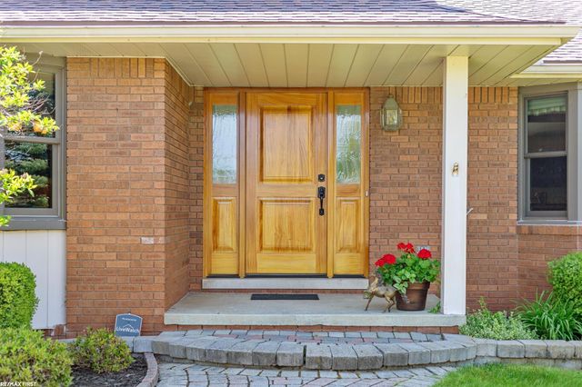 49708 Nautical Drive, Chesterfield, MI 48047