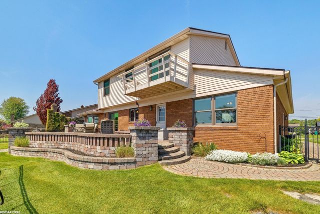 49708 Nautical Drive, Chesterfield, MI 48047