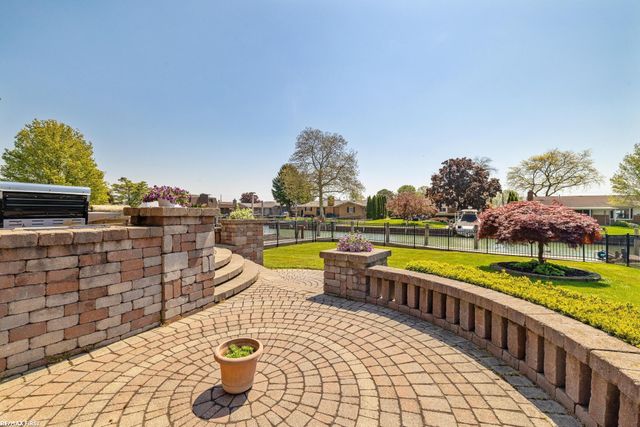 49708 Nautical Drive, Chesterfield, MI 48047
