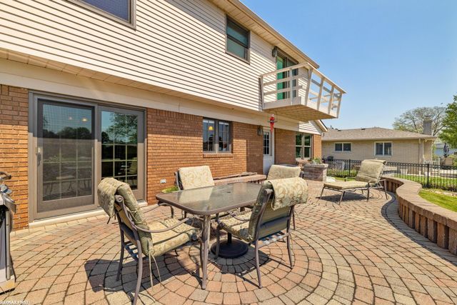 49708 Nautical Drive, Chesterfield, MI 48047