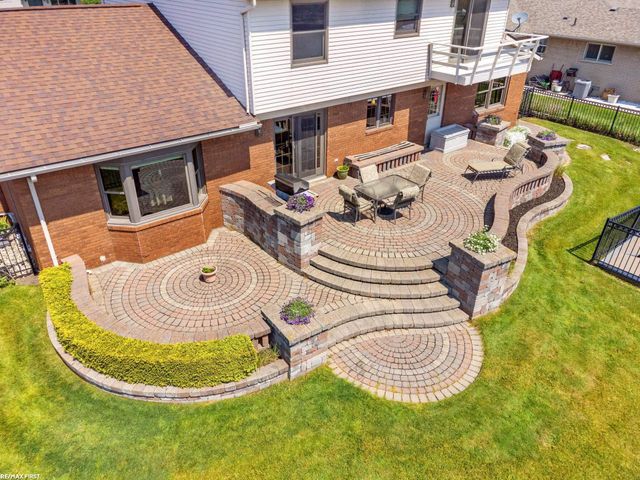 49708 Nautical Drive, Chesterfield, MI 48047