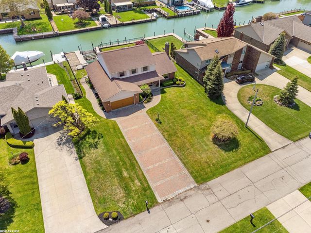 49708 Nautical Drive, Chesterfield, MI 48047