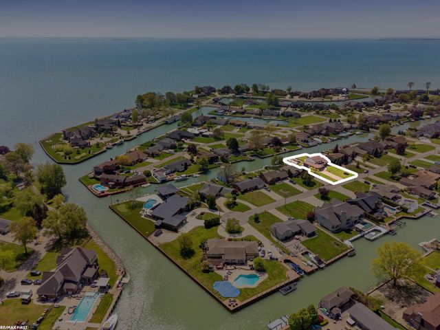 49708 Nautical Drive, Chesterfield, MI 48047