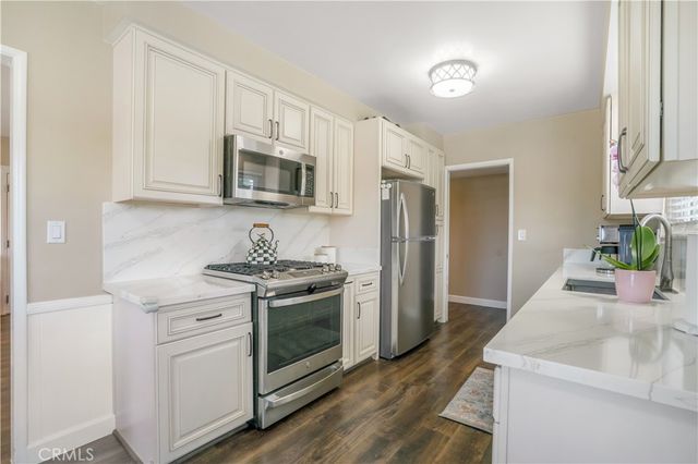 17304 Kingsbury, Granada Hills, CA 91344