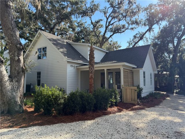 1035 Village Oaks Lane, St Simons Island, GA 31522