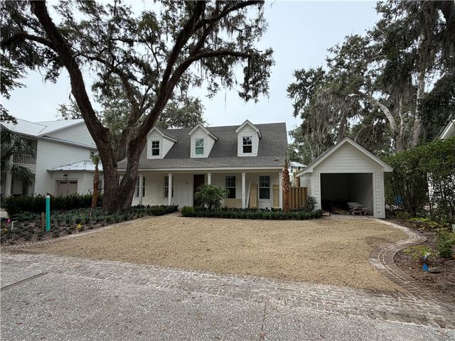 1035 Village Oaks Lane, St Simons Island, GA 31522