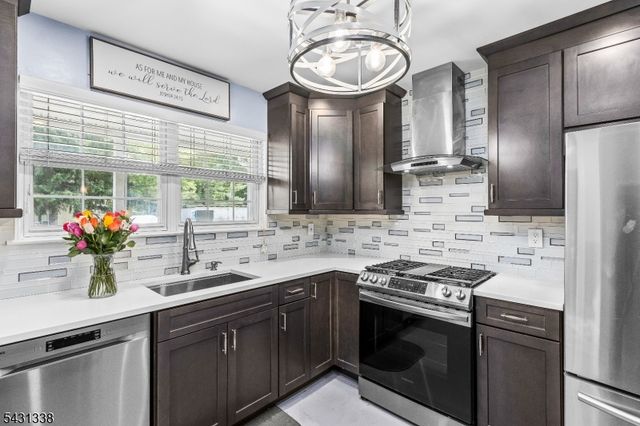 12 Brookside Ln, Mount Arlington Boro, NJ 07856