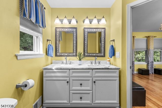 12 Brookside Ln, Mount Arlington Boro, NJ 07856