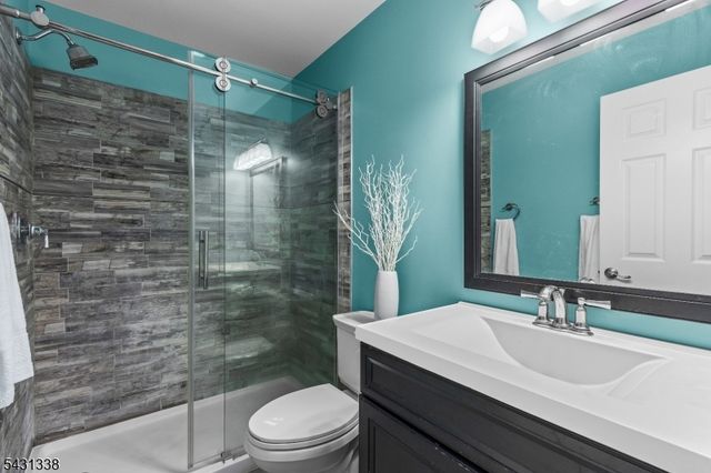 12 Brookside Ln, Mount Arlington Boro, NJ 07856