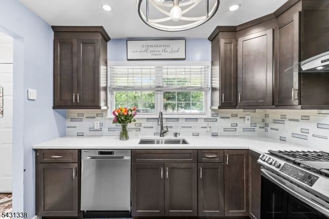 12 Brookside Ln, Mount Arlington Boro, NJ 07856