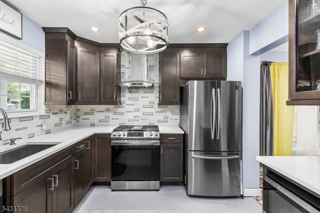 12 Brookside Ln, Mount Arlington Boro, NJ 07856