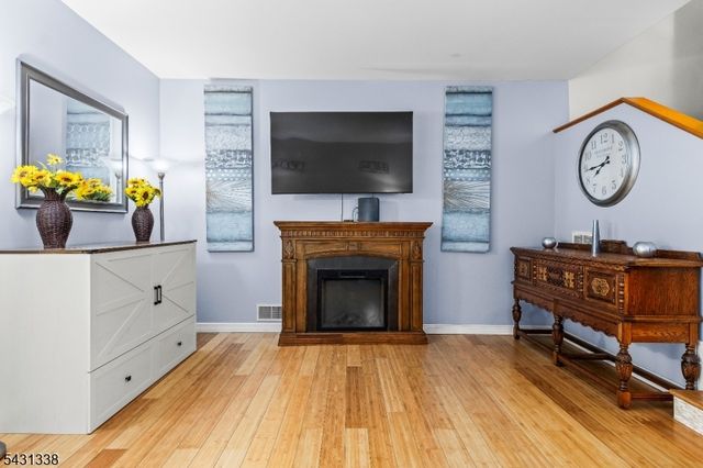 12 Brookside Ln, Mount Arlington Boro, NJ 07856