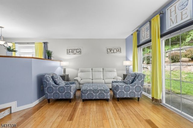 12 Brookside Ln, Mount Arlington Boro, NJ 07856