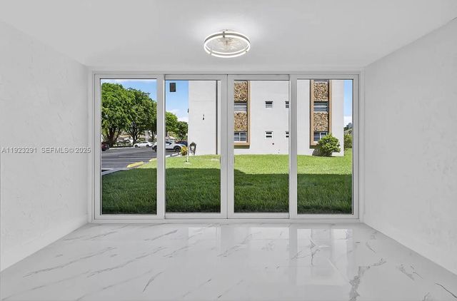 201 SE 11th Ter 102, Dania Beach, FL 33004