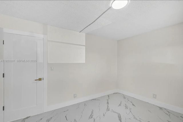 201 SE 11th Ter 102, Dania Beach, FL 33004