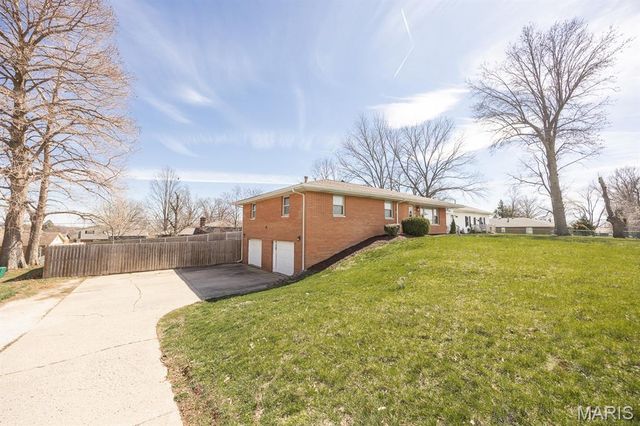 220 Anderson Lane, Belleville, IL 62221