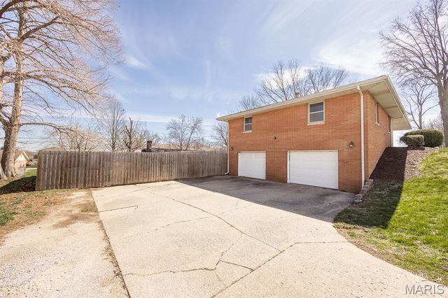 220 Anderson Lane, Belleville, IL 62221