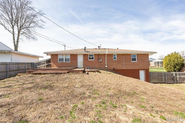 220 Anderson Lane, Belleville, IL 62221