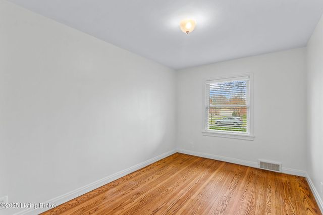 4312 Kinloch Rd, Louisville, KY 40207