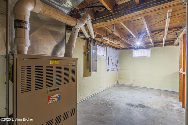 4312 Kinloch Rd, Louisville, KY 40207