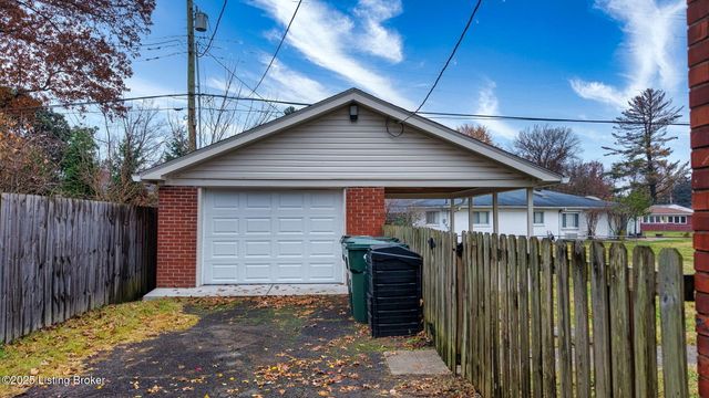 4312 Kinloch Rd, Louisville, KY 40207