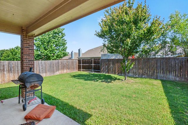 8909 Tenderfoot Lane, Aubrey, TX 76227