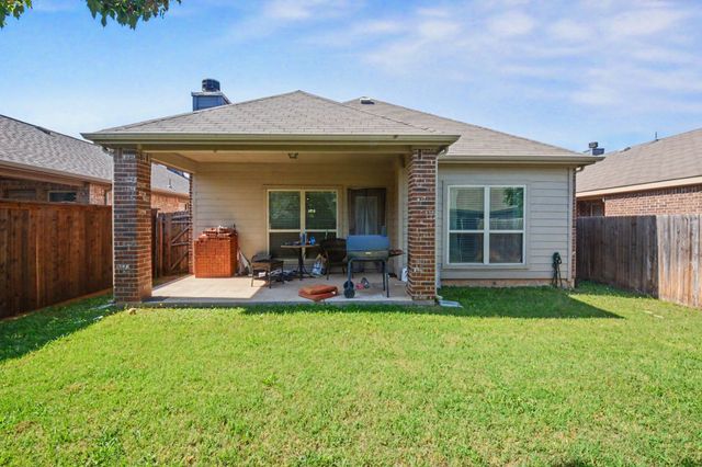 8909 Tenderfoot Lane, Aubrey, TX 76227