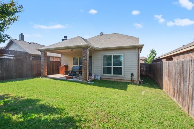 8909 Tenderfoot Lane, Aubrey, TX 76227