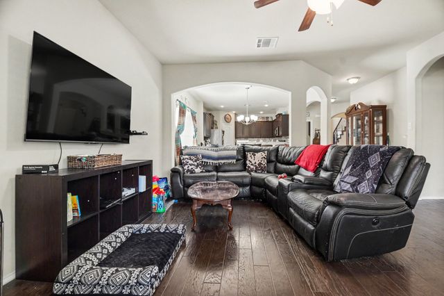 8909 Tenderfoot Lane, Aubrey, TX 76227