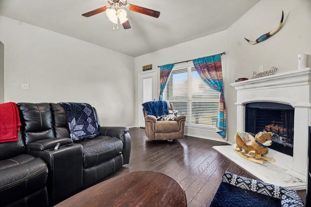 8909 Tenderfoot Lane, Aubrey, TX 76227