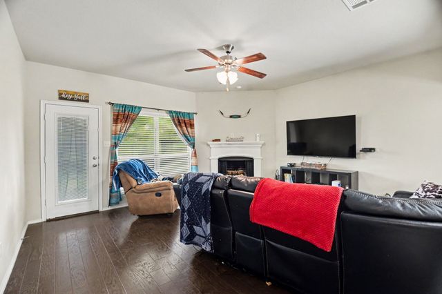8909 Tenderfoot Lane, Aubrey, TX 76227
