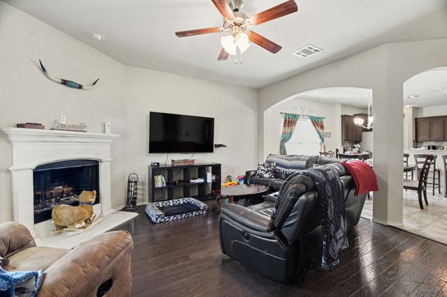 8909 Tenderfoot Lane, Aubrey, TX 76227