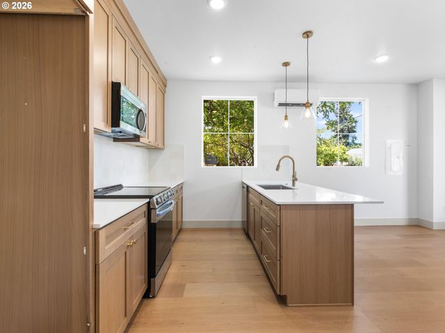 7694 N Montana Ave, Portland, OR 97217