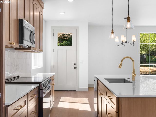 7694 N Montana Ave, Portland, OR 97217