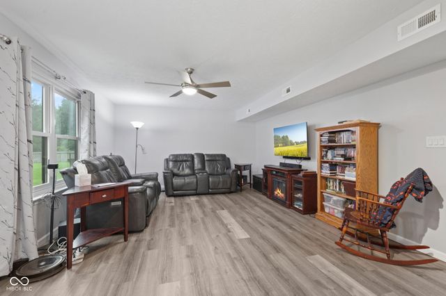 555 Hyannis Drive, Avon, IN 46123