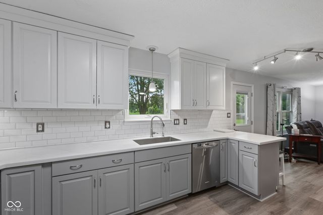 555 Hyannis Drive, Avon, IN 46123