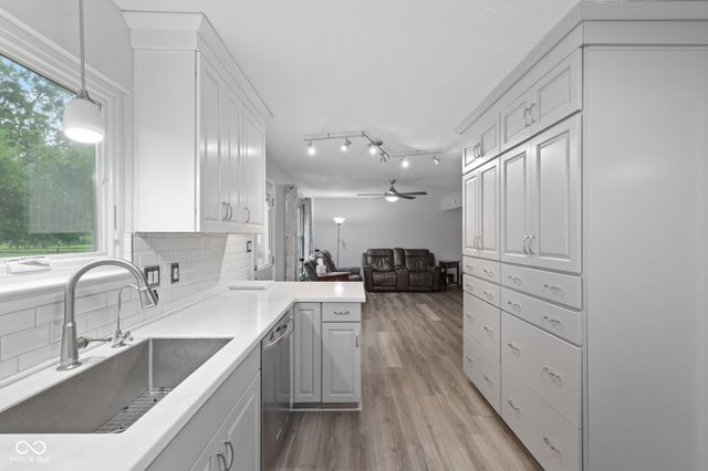 555 Hyannis Drive, Avon, IN 46123