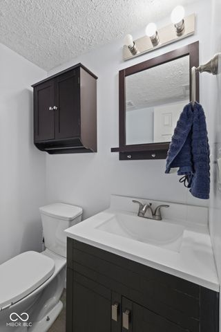 555 Hyannis Drive, Avon, IN 46123