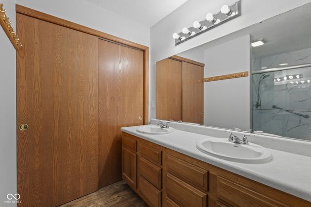 555 Hyannis Drive, Avon, IN 46123