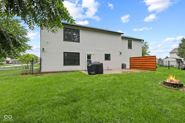 555 Hyannis Drive, Avon, IN 46123