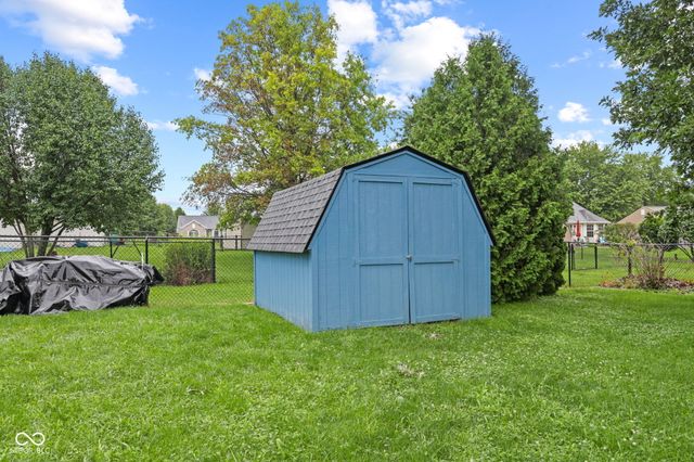 555 Hyannis Drive, Avon, IN 46123
