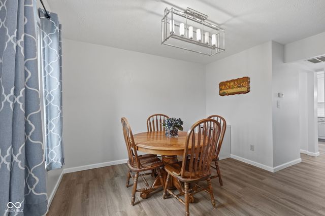 555 Hyannis Drive, Avon, IN 46123