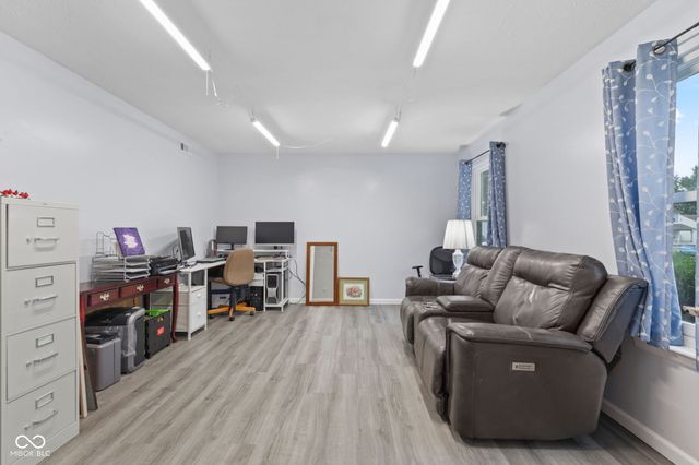 555 Hyannis Drive, Avon, IN 46123
