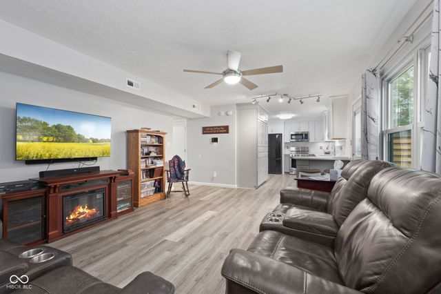 555 Hyannis Drive, Avon, IN 46123