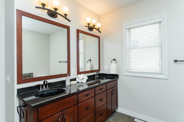 1520 Monterey Lane SW, Rochester, MN 55902