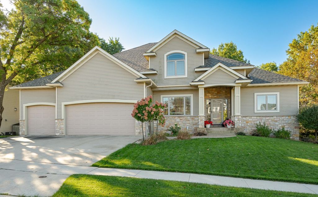 1520 Monterey Lane SW, Rochester, MN 55902