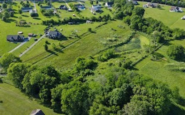 1024 Peak Dr, Castalian Springs, TN 37031