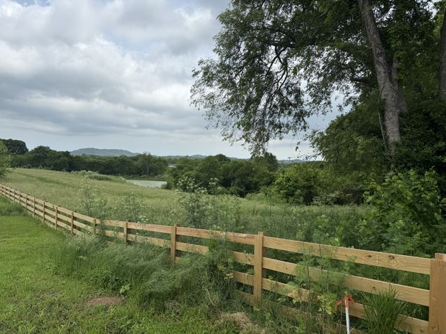 1024 Peak Dr, Castalian Springs, TN 37031