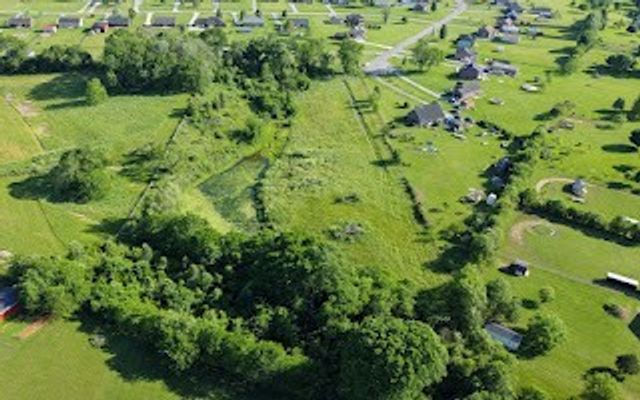1024 Peak Dr, Castalian Springs, TN 37031